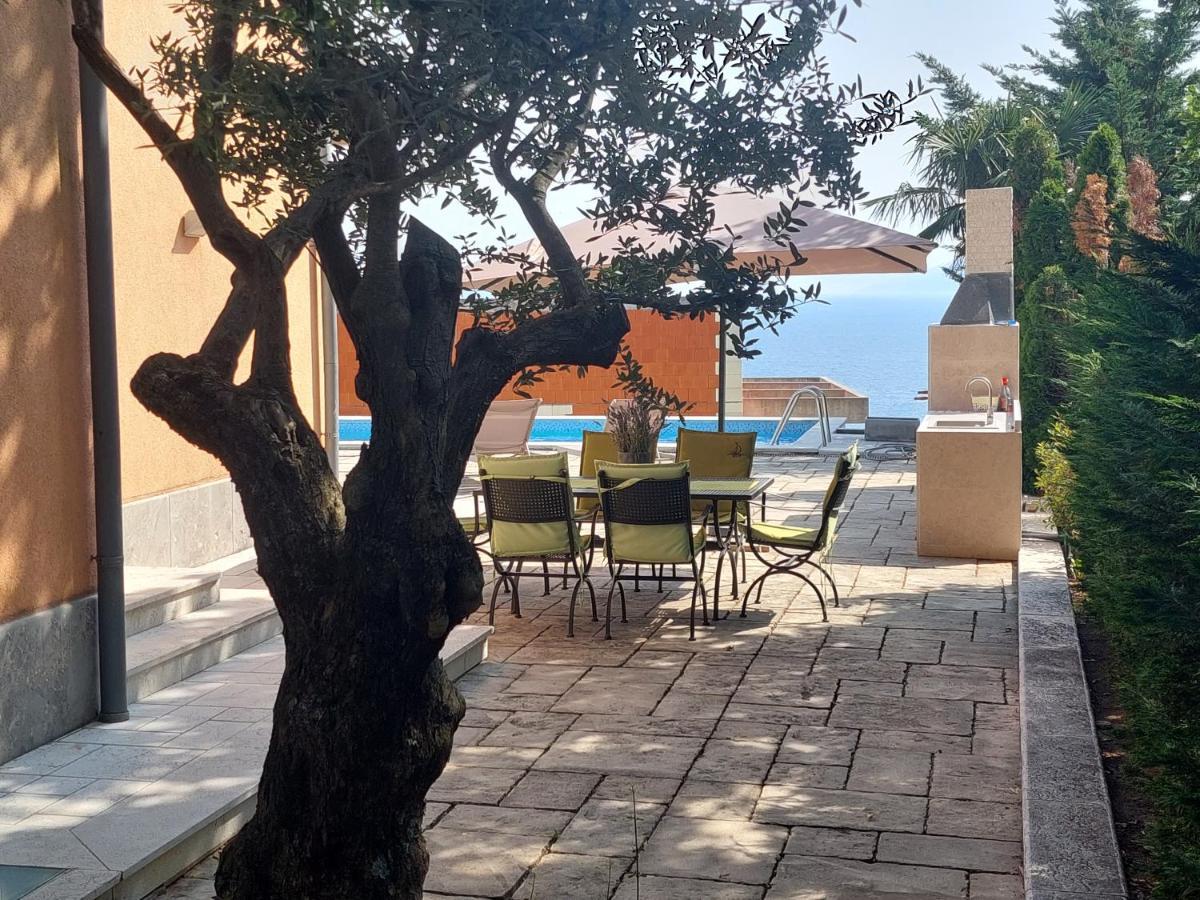 Apartments In Villa Azra Риека Экстерьер фото