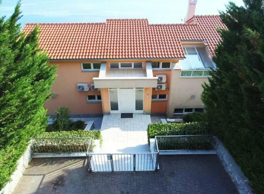 Apartments In Villa Azra Риека Экстерьер фото